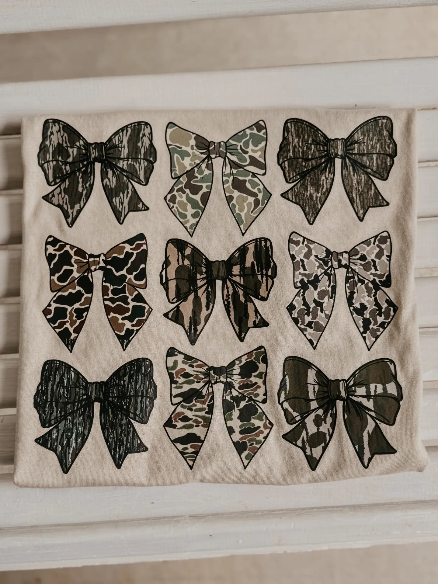 Camo Bow Women's T-shirt 2-3 week tat